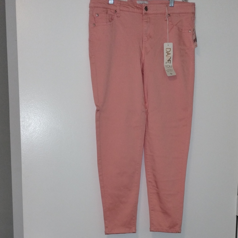 Celebrity Pink Women's Cropped Jeans in Soft Pink